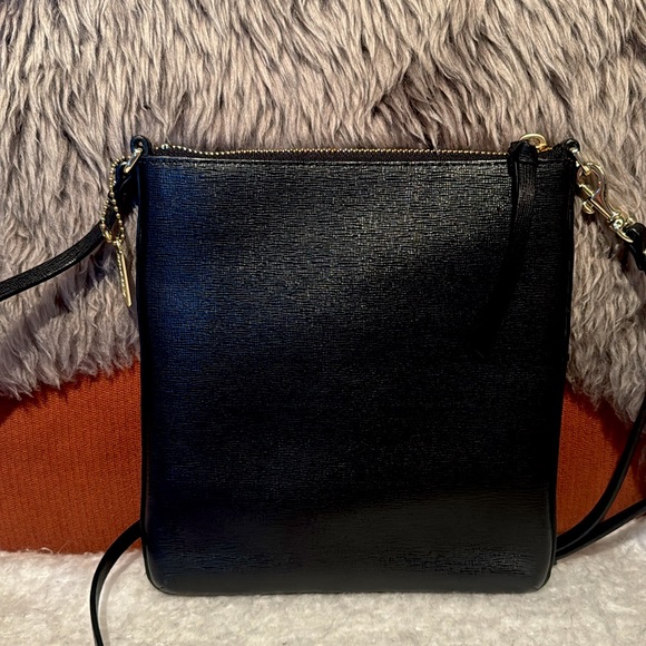 COACH CROSS BODY BAG. Like New. - Picture 7 of 7